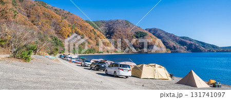 「山梨県」本栖湖湖畔キャンプ場の風景 131741097
