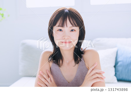 若い女性のスキンケアイメージ 131743898