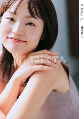 若い女性のビューティーイメージ 131743912