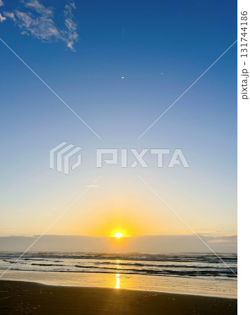 海から見る日の出 131744186