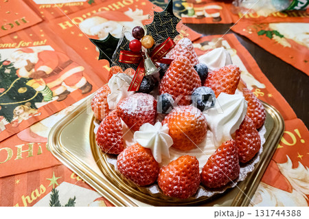 苺のクリスマスケーキ 131744388