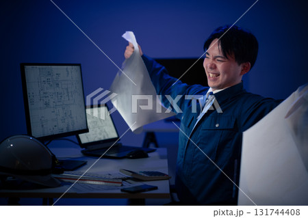 残業ストレス 131744408