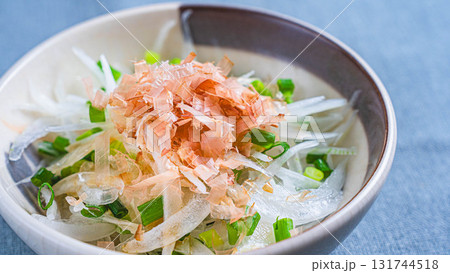 新玉ねぎのサラダ 131744518