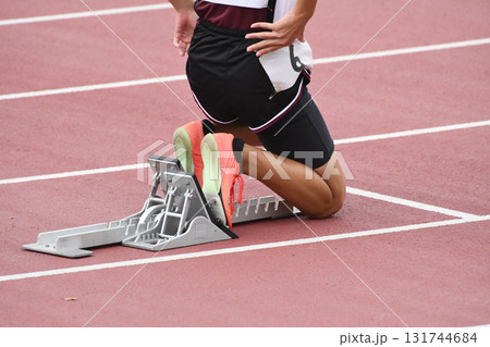 スタートを待つ陸上選手 131744684