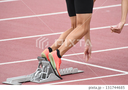 スタートを待つ陸上選手 131744685