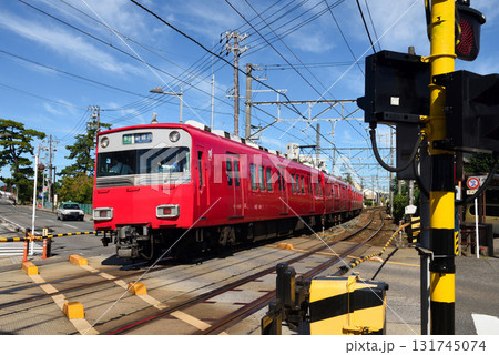 新舞子駅を出た名鉄電車 新舞子駅を出た名鉄電車 131745074