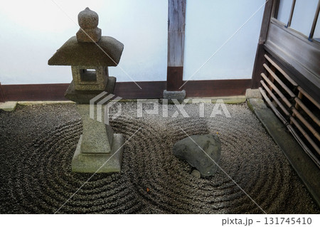京都の寺院の坪庭 131745410