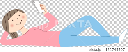 一名女子躺著看智慧型手機 一名女子躺著看智慧型手機 131745507