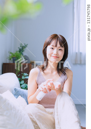 若い女性のスキンケアイメージ 若い女性のスキンケアイメージ 131745798