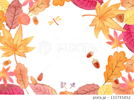 秋の木の実と落ち葉　水彩背景イラスト 131745852