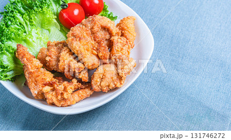 鶏の唐揚げ 131746272