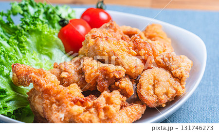 鶏の唐揚げ 131746273