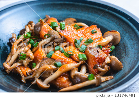鮭とキノコのバター炒め 131746491