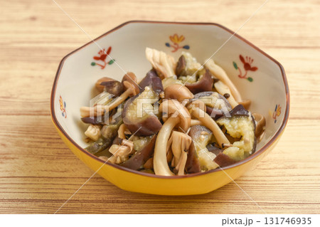 茄子とシメジの生姜あえ 131746935