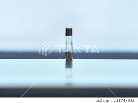 切れてしまったガラス管ヒューズ 131747932