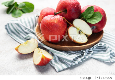 Fresh red apples in wooden bowl with slices Fresh red apples in wooden bowl with slices 131748909