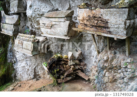 Toraja tombs and skulls in cave sanctuary, Sulawesi, Indonesia Toraja tombs and skulls in cave sanctuary, Sulawesi, Indonesia 131749328