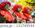 お地蔵様と紅葉 131749544