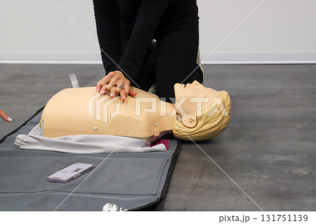 BLSD Defibrillator use course. first aid course - company safety - cardiac massage - Basic Life Support 131751139