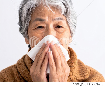 鼻をかむおばああさん1 ai生成画像 鼻をかむおばああさん1 ai生成画像 131752620