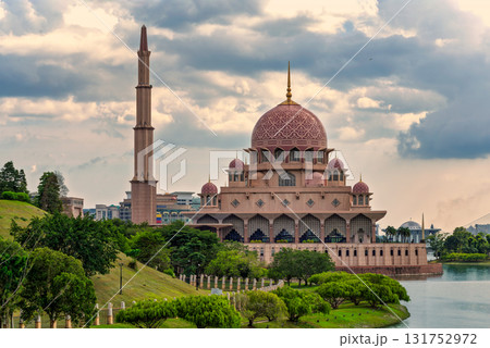 Putra Mosque, a prominent landmark with its pink dome and minaret, overlooking Putrajaya Lake in Putrajaya, Malaysia. Putra Mosque, a prominent landmark with its pink dome and minaret, overlooking Putrajaya Lake in Putrajaya, Malaysia. 131752972