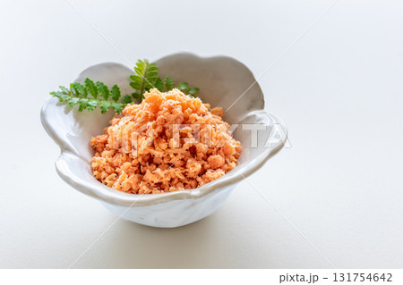 鮭フレーク　白バック 131754642