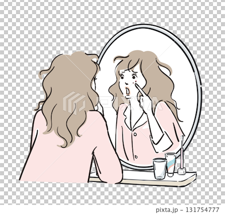 一位穿著睡衣的女士照鏡子時發現自己的皮膚很粗糙 131754777