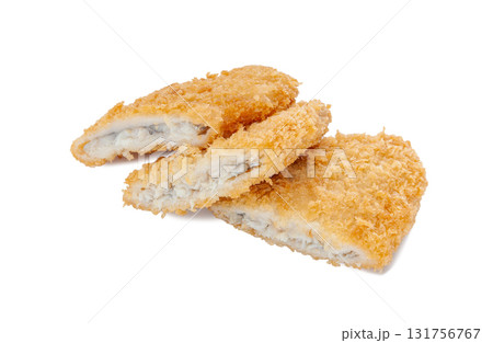 カットした揚げ立ての白身魚のフライ【白背景・切り抜き】 131756767