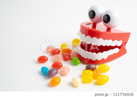 Sweet food and candy It cause tooth decay and root inflammation. Sweet food and candy It cause tooth decay and root inflammation. 131756926