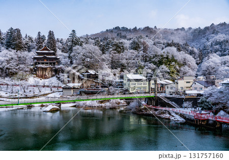 雪の積もった霊厳山圓藏寺 131757160