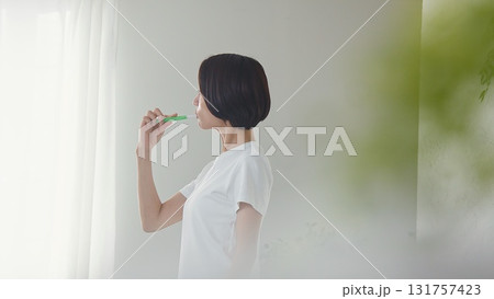 歯磨き女性 イメージ 歯磨き女性 イメージ 131757423