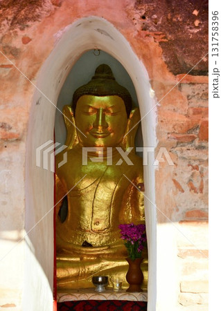 ミャンマー、バガン、シュエサンドー・パゴダ、仏塔、仏像 131758396