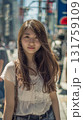 街にいる女性 131759109