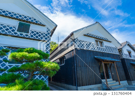 岡山県倉敷市児島　旧野崎家住宅の白壁の土蔵群 131760404