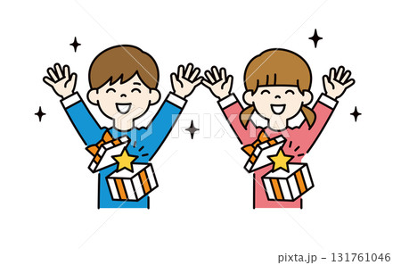 プレゼントが当たってバンザイする、かわいい子供たちの上半身ベクターイラスト素材セット プレゼントが当たってバンザイする、かわいい子供たちの上半身ベクターイラスト素材セット 131761046