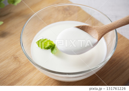 プレーンヨーグルト 131761226