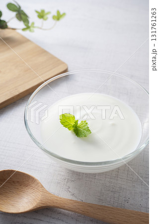 プレーンヨーグルト 131761263