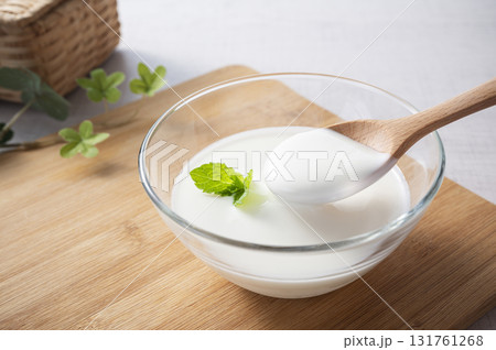 プレーンヨーグルト プレーンヨーグルト 131761268