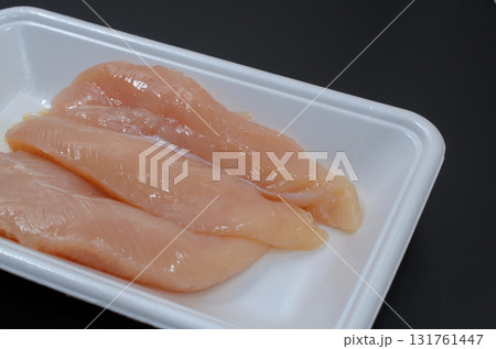 ヘルシーな国産若鳥ささみ 131761447