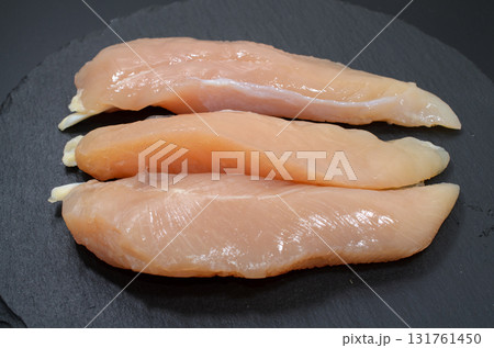 ヘルシーな国産若鳥ささみ 131761450