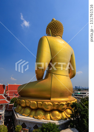 【タイ バンコク】ルアンポーソッドの金の仏像『ワット・パークナム』【縦写真】 【タイ バンコク】ルアンポーソッドの金の仏像『ワット・パークナム』【縦写真】 131761516