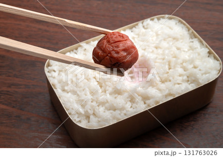 日本の伝統、日の丸弁当 131763026