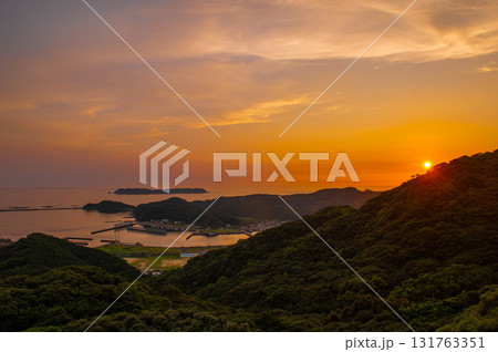 遠見山桜木展望所から望む夕日 131763351