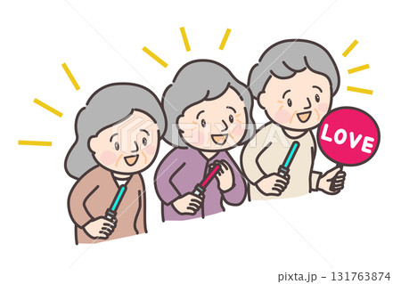 推し活を楽しむ年配の女性三人グループ 推し活を楽しむ年配の女性三人グループ 131763874