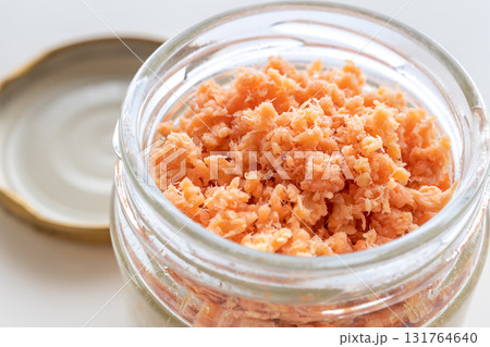 鮭フレーク　白バック 131764640