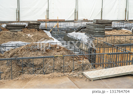 住宅の建築現場 鉄筋と基礎工事 住宅の建築現場 鉄筋と基礎工事 131764704