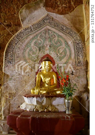 ミャンマー、バガン、スラマニ寺院、仏像 ミャンマー、バガン、スラマニ寺院、仏像 131764752