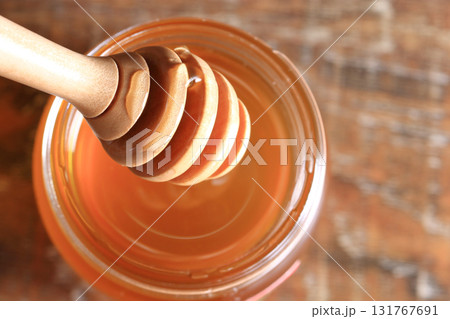 はちみつ 6 ガラスの器に入った蜂蜜 はちみつ 6 ガラスの器に入った蜂蜜 131767691