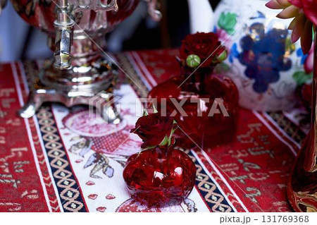 Red decorative vase in the shape of a pomegranate. Wedding table d cor. Gold and white Red decorative vase in the shape of a pomegranate. Wedding table d cor. Gold and white 131769368