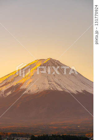 【富士山素材】冬の朝の河口湖から見た富士山【山梨県】 131770924